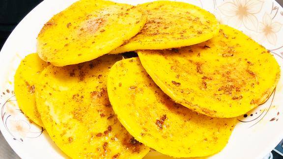 玉米面薄饼最新做法筷子搅一搅不加水和油老人孩子都爱吃