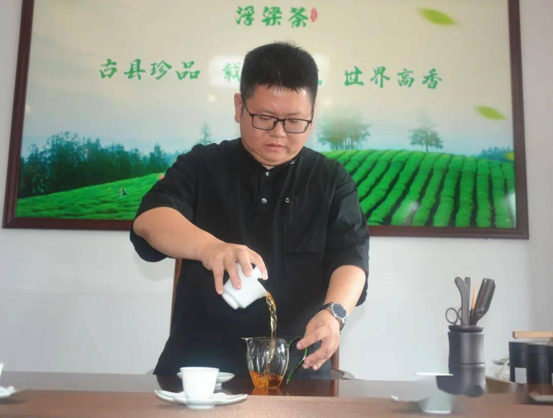 做优茶品牌做强茶产业访浮梁茶开发集团有限公司董事长程龙