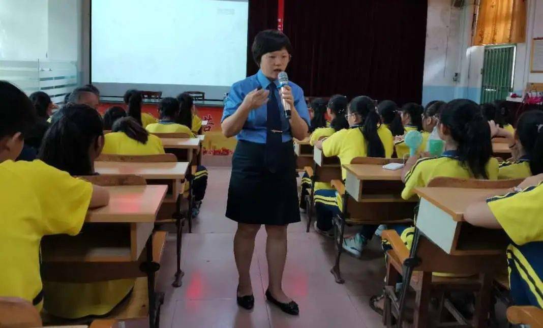 疫情后琼海检察第一场法治进校园活动在长坡中学举行