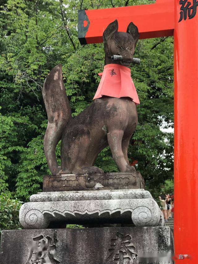 稻荷神社狐狸雕像图片