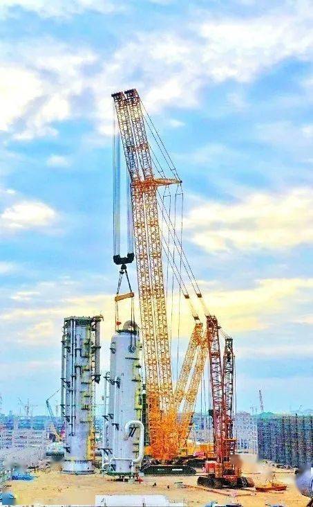 四千吨履带起重机：古雷之行擎十塔，万吨吊装立战功！