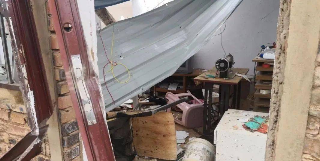 【爆炸新闻】云南曲靖一超市液化气罐爆炸,房顶被炸飞,又是疏忽惹的祸