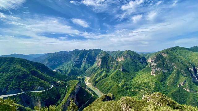 巩义市嵩阴风景区因位于嵩山北麓故得名,为省级森林公园,位于巩义市