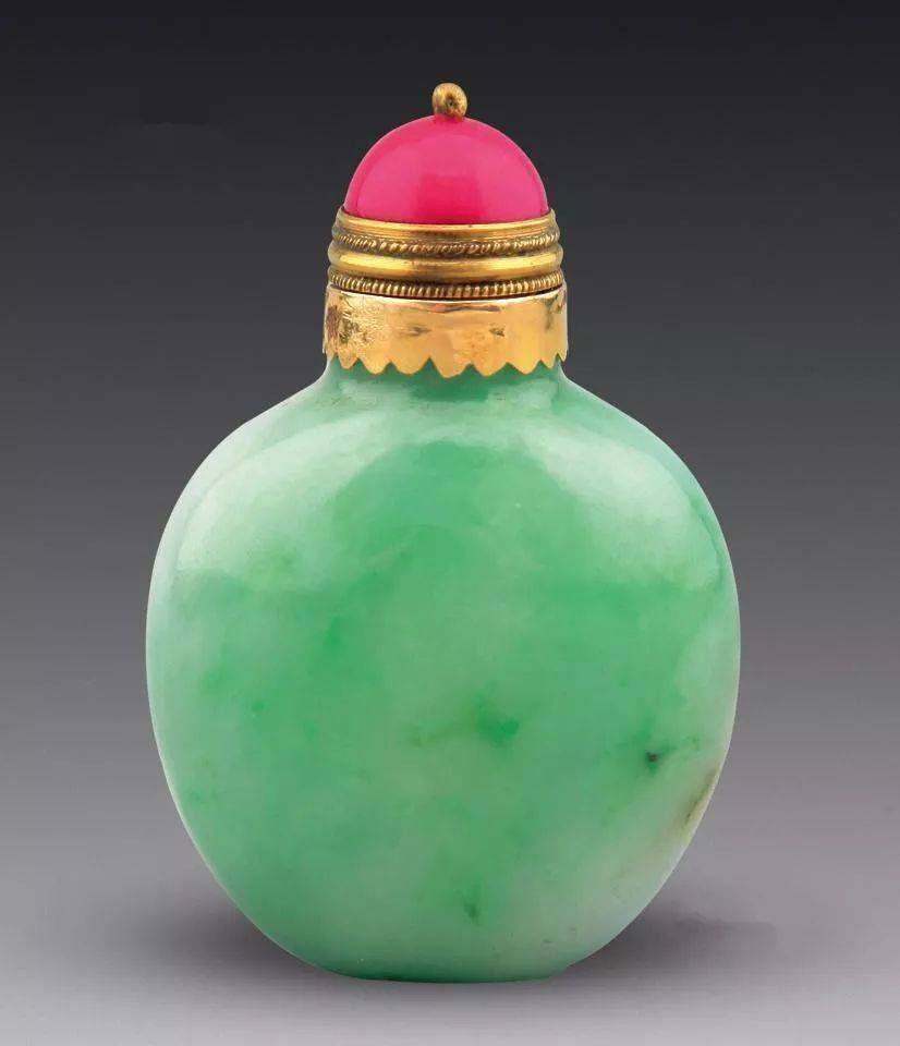 农民挖出翡翠鼻烟壶值6000万,差点被换成拖拉机!