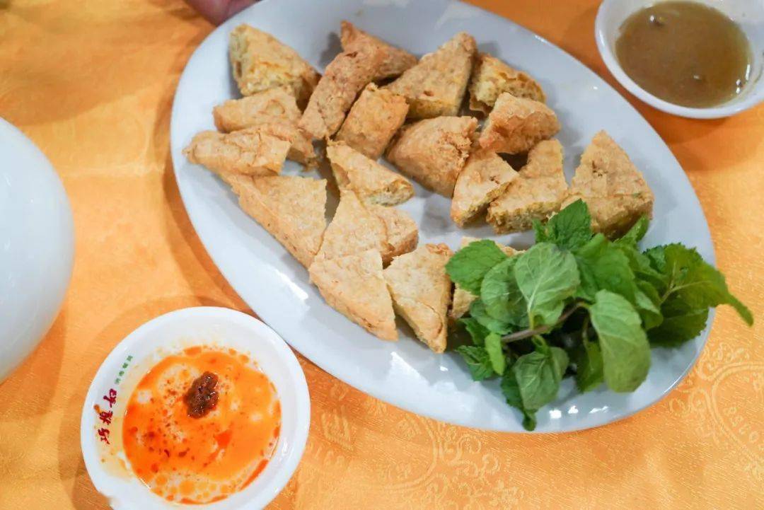 凤凰浮豆干,来源潮州凤凰镇,和前一天吃的普宁豆干不同,凤凰豆干是用