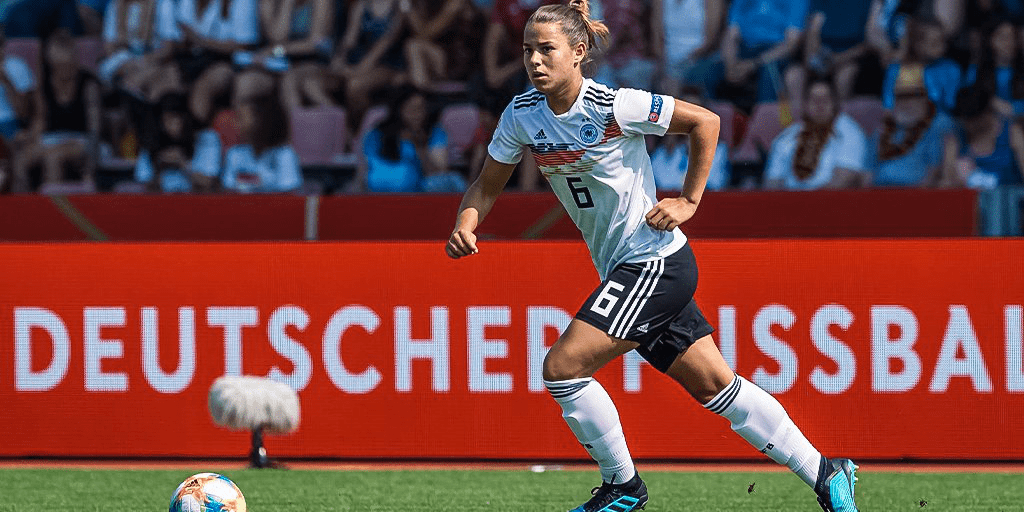 但奥伯多夫在德国国家队已经有过13次登场,其中就包括了2019年女足