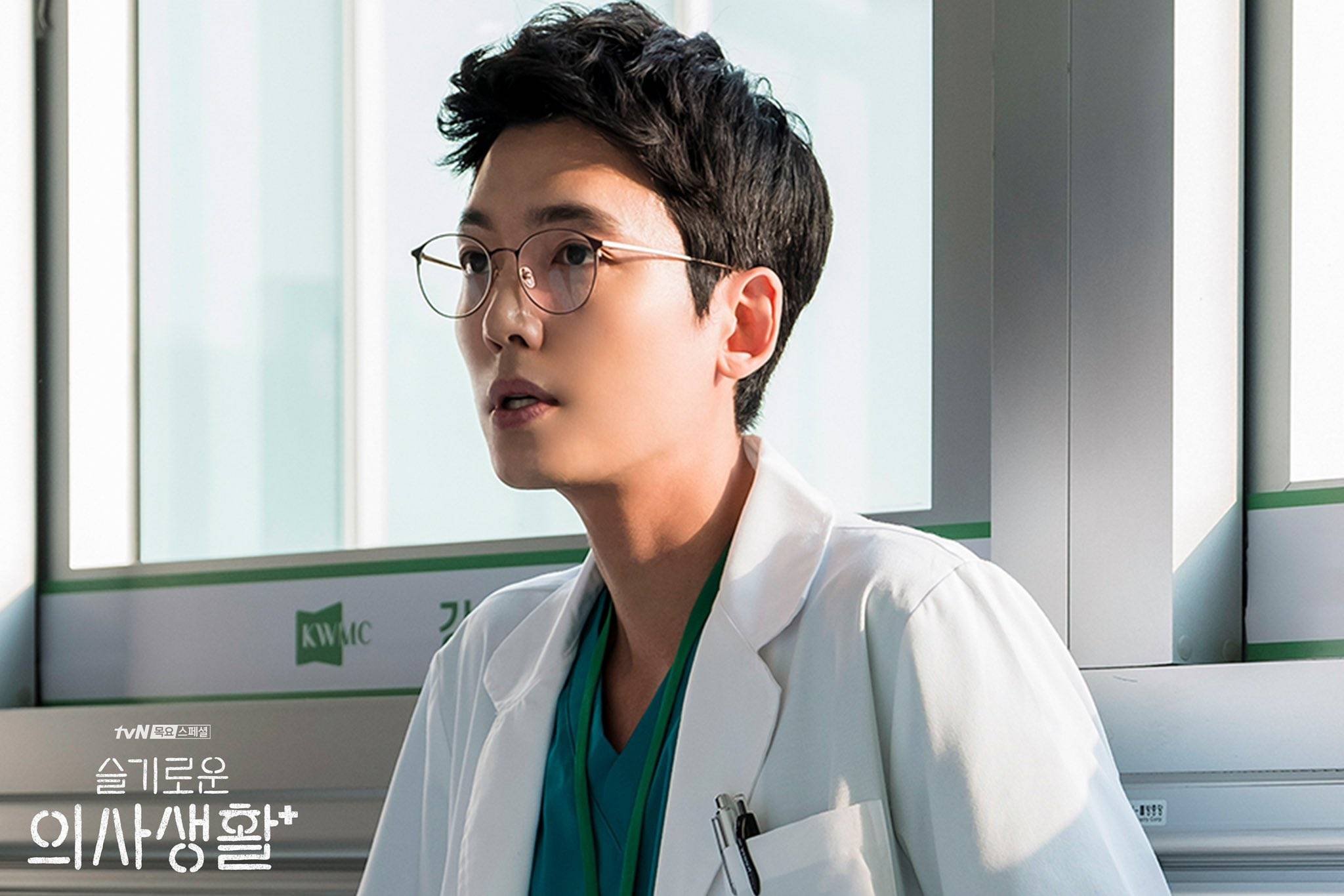 郑敬淏马东锡合作喜剧电影《狎鸥亭报告》,聚焦整形外科_医生