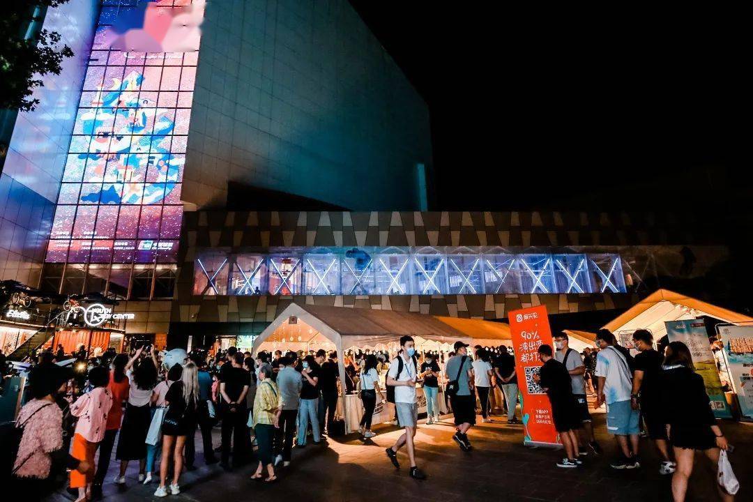 市集回顾 | 红色文化与时尚潮流的融合 从白昼到夜晚的狂欢