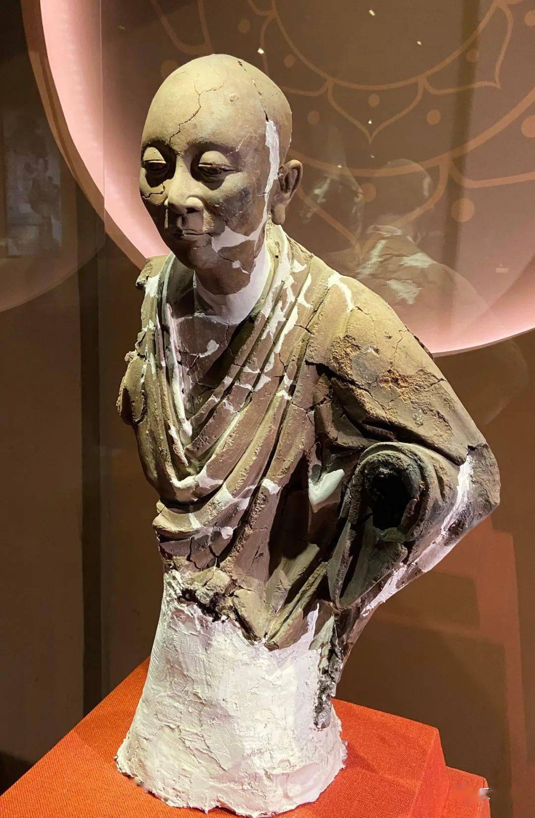 辽上京西山坡佛寺遗址六尊辽金泥塑罗汉像首次亮相老厚古玩分享