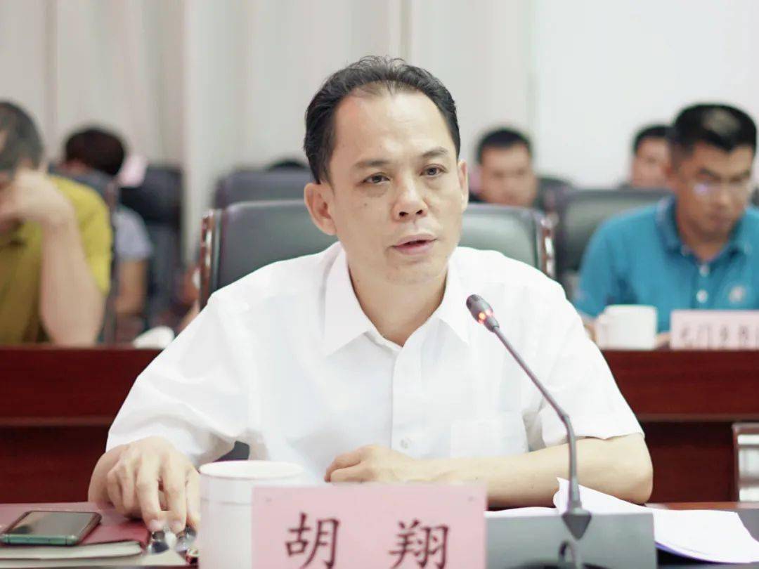 要闻刘蔚主持召开县脱贫攻坚指挥部第153次会议通报督查工作情况动员