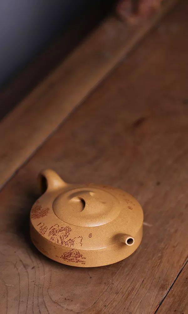 温润沉静素心问壶崔微紫砂艺术