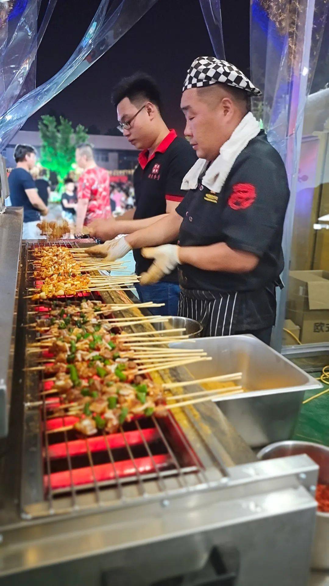 濮阳夜市界的黑马濮东壹号烧烤广场火爆开业