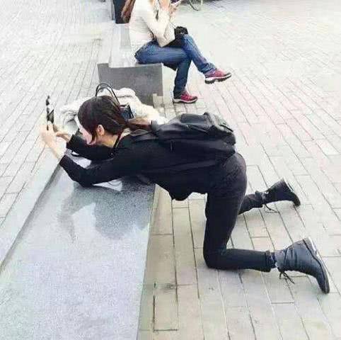 搞笑gif:自从养了这只猫,身体一天不如一天!