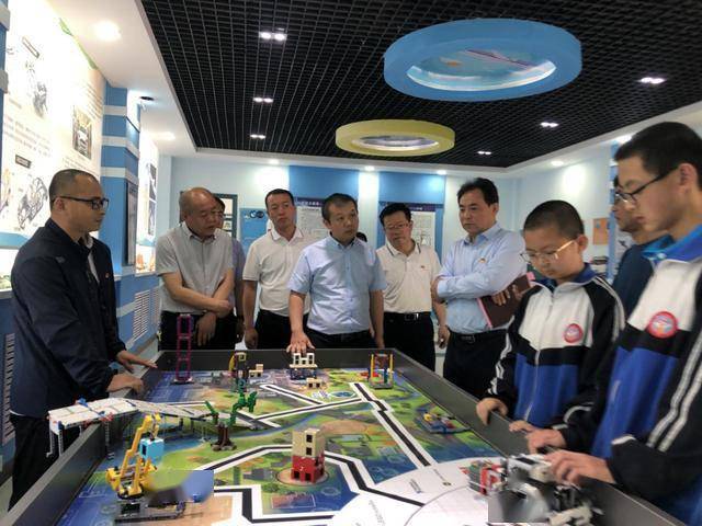 皋兰县委书记康石调研全县教育工作