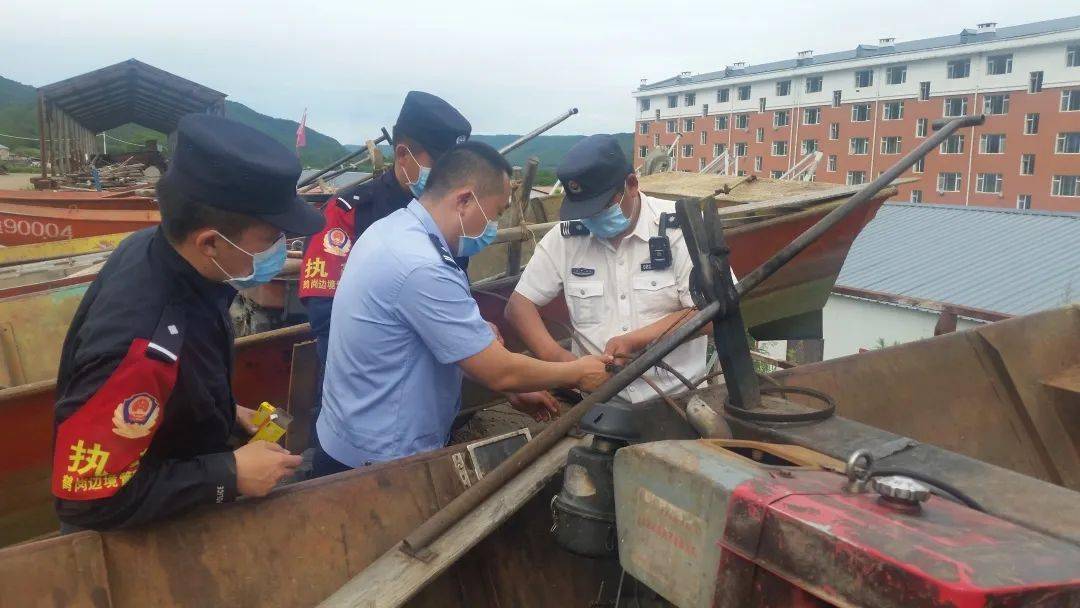 县渔政综合行政执法大队开展禁渔期巡查行动