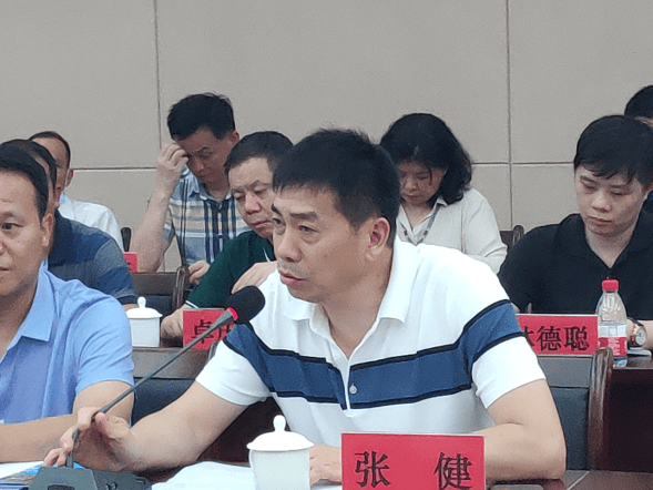 广东省商务厅一级巡视员殷焕明对崇左市人民政府多年来给予粤桂扶贫