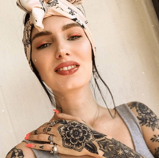 又奶又拽的kellyann只纹黑色oldschool纹身