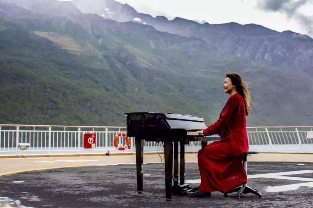 叶蓓是一个完全享受音乐而不在乎名利场的人.