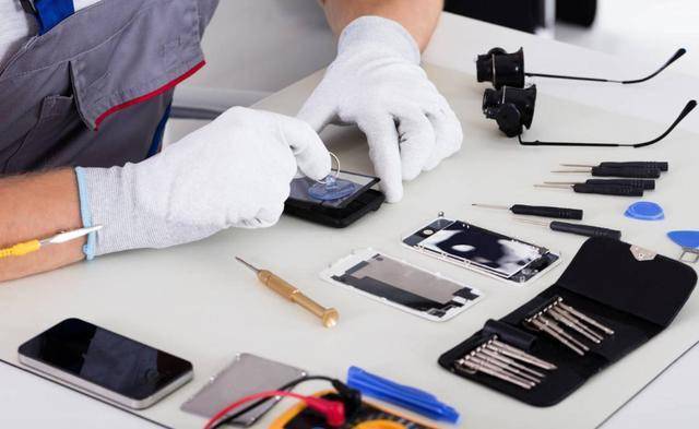 手机维修行业潜规则99的人都会中招看完你还敢去修手机吗