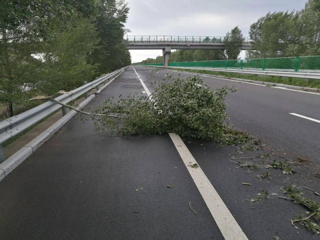 大雨过后,通辽境内高速公路突发险情!