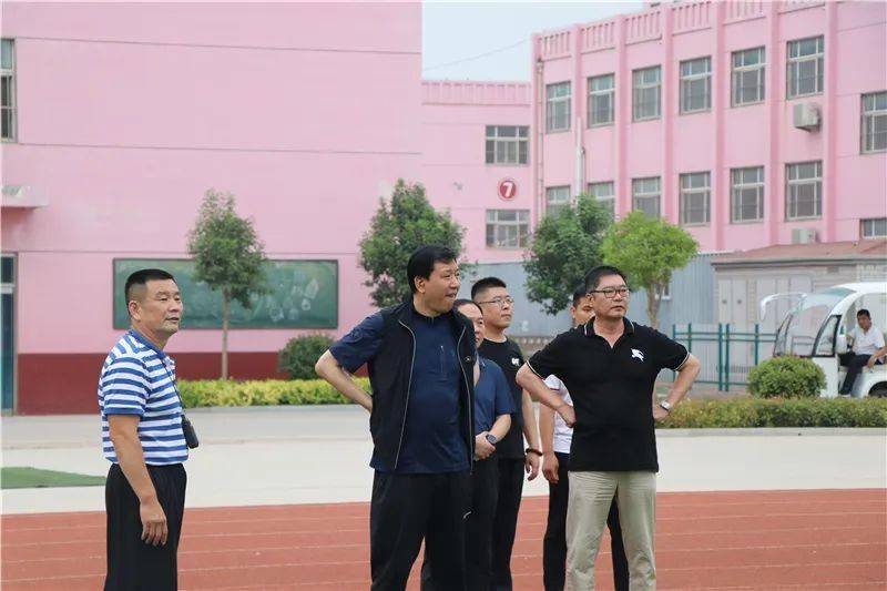 省体育局张柄臣副局长领导一行莅临聊城少林武校调研青少年竞技体育