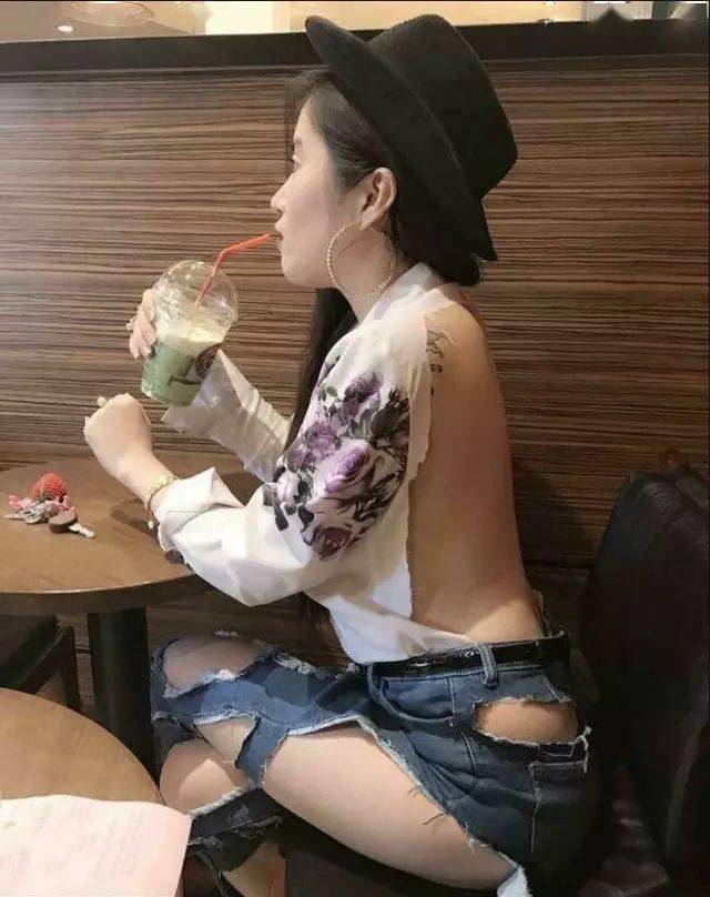 当你穿着暴露又奇葩你爸妈什么反应