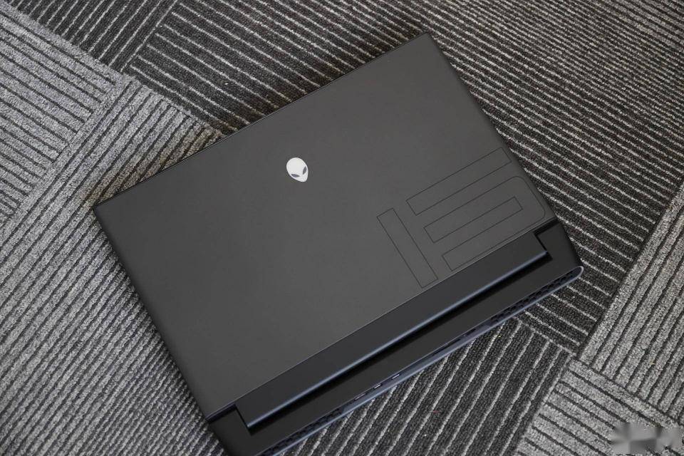 外星人m15r22020款上手体验轻薄高颜性能稳定