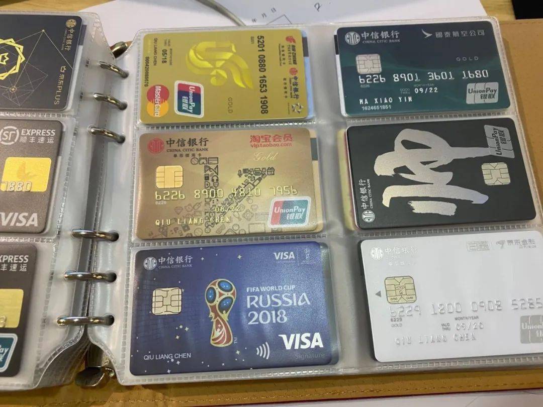 趣味收集癖大赏有人收集了400多张银行卡300多张交通卡