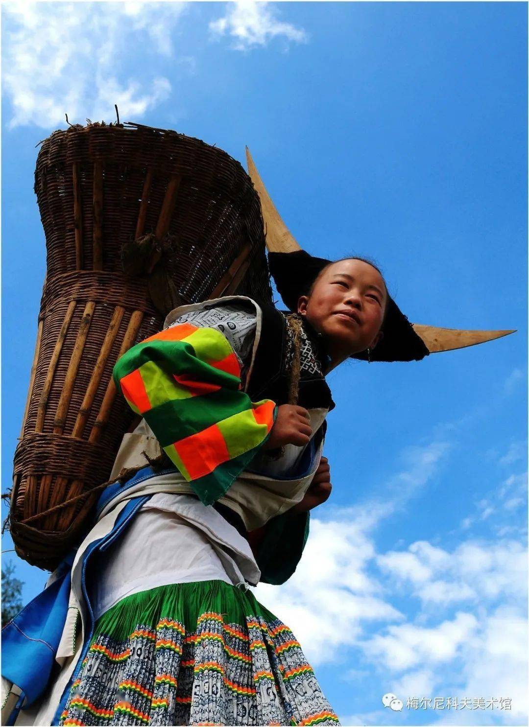 民宗法宣月多彩呈祥少数民族摄影精品展在梅尔尼科夫美术馆开幕