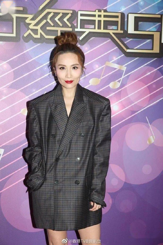 老婆胡蓓蔚飞上海豹哥单立文被批有小伞