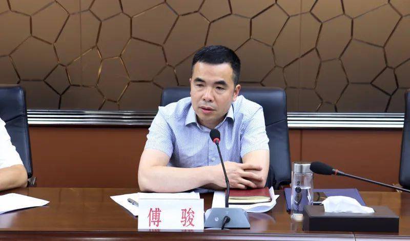 余干县召开县委常委班子汲取黄胜富案教训专题民主生活会(扩大会)