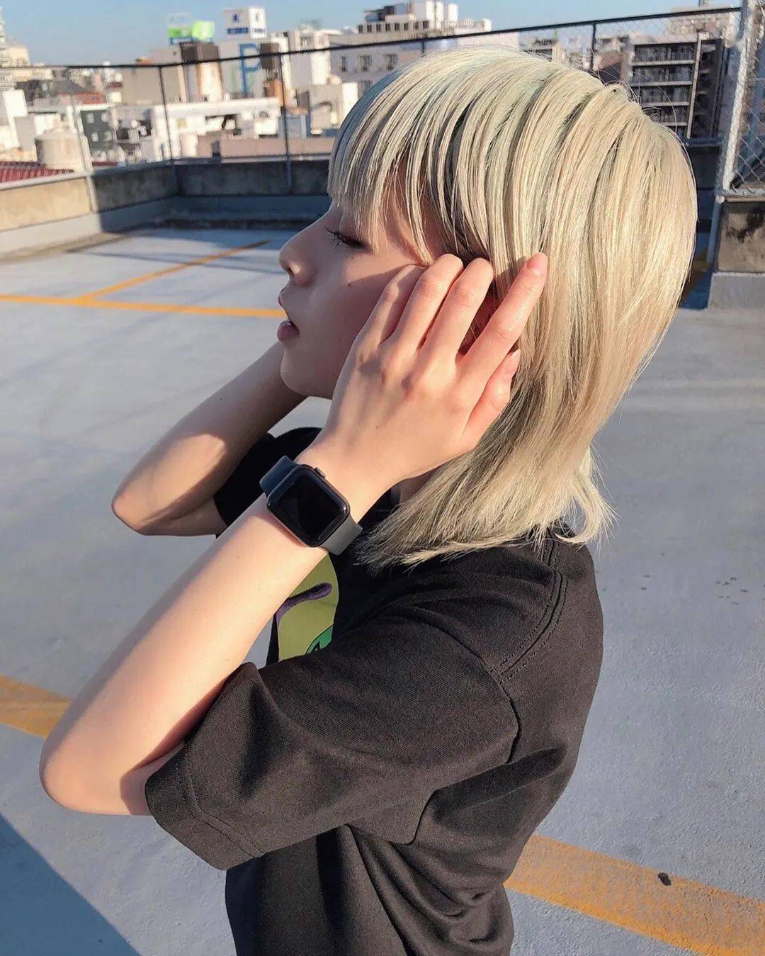 最近爆火的燕尾短发