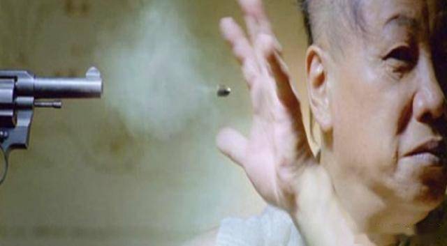 现实版"火云邪神",喜欢表演徒手抓子弹,最后没抓住