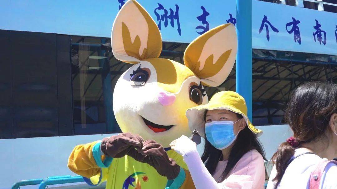 来~跟着亚亚畅游蜈支洲岛吖
