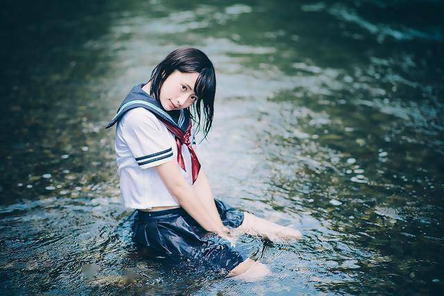 日本jk水手服美图赏青山绿水间的蓝白少女