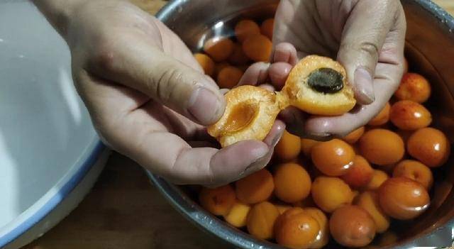四斤杏子花了五天时间做成一斤杏干无添加剂还不用烤箱