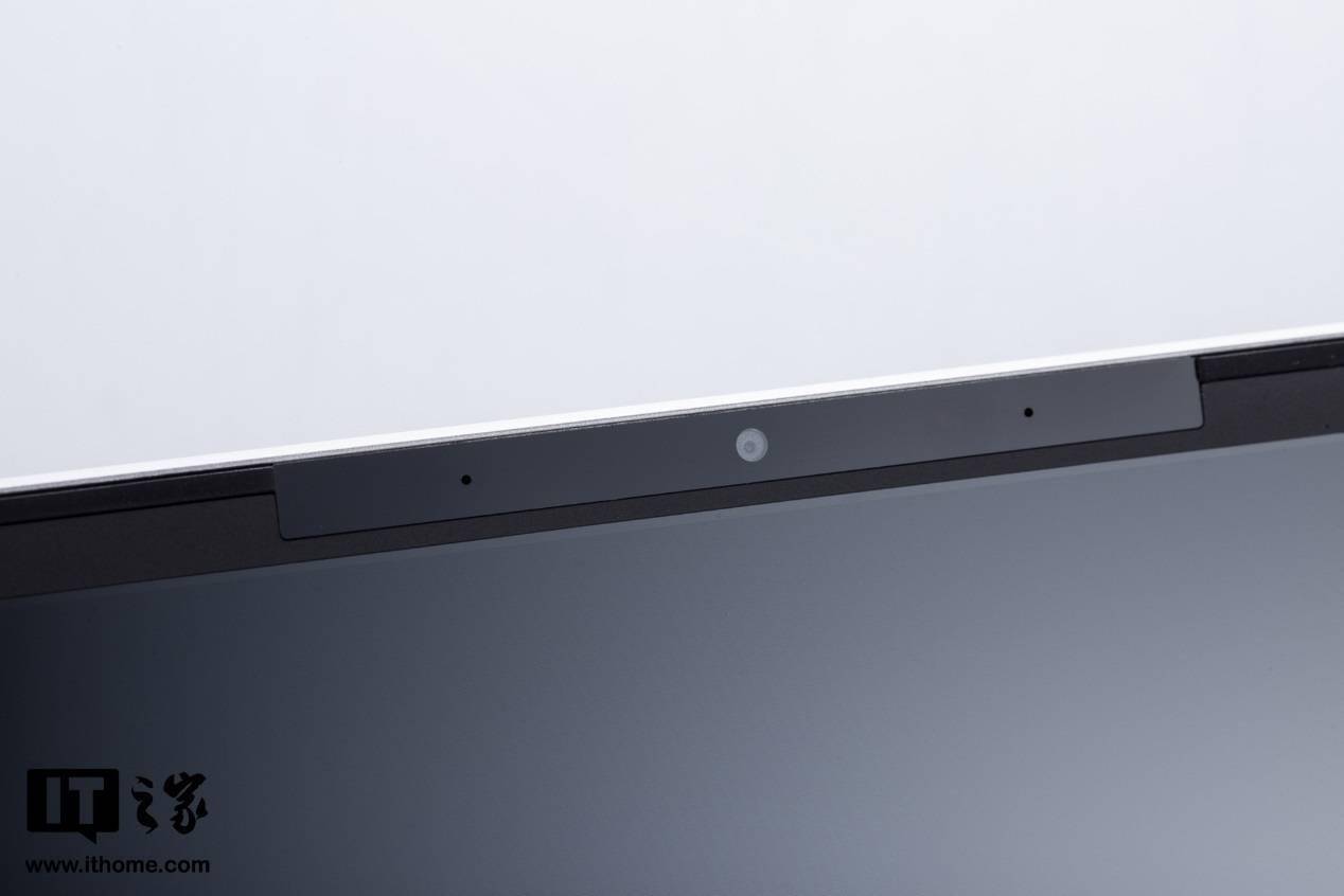 轻薄全能出厂校色机械革命umiairii笔记本体验