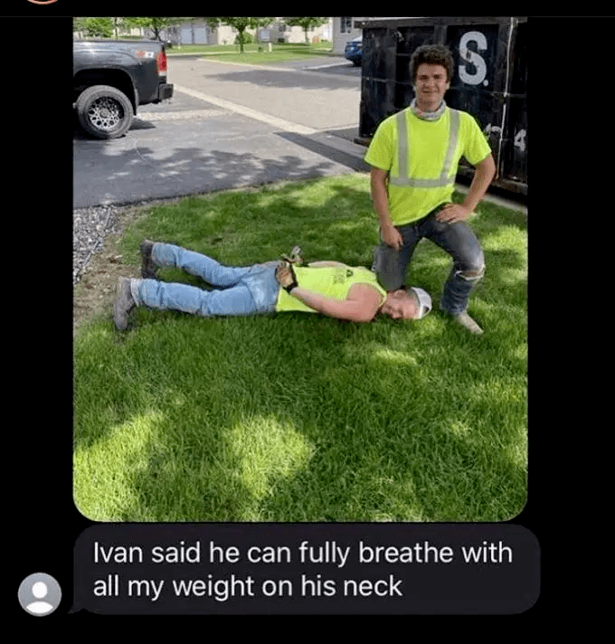 美国白人开始cos弗洛伊德了