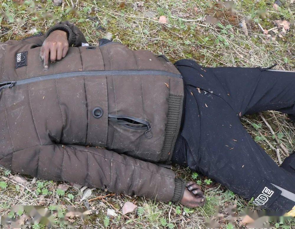 联 系 人:戴警官,陈警官 附:死者遗留物照片及男尸照片 来源|西宁在线