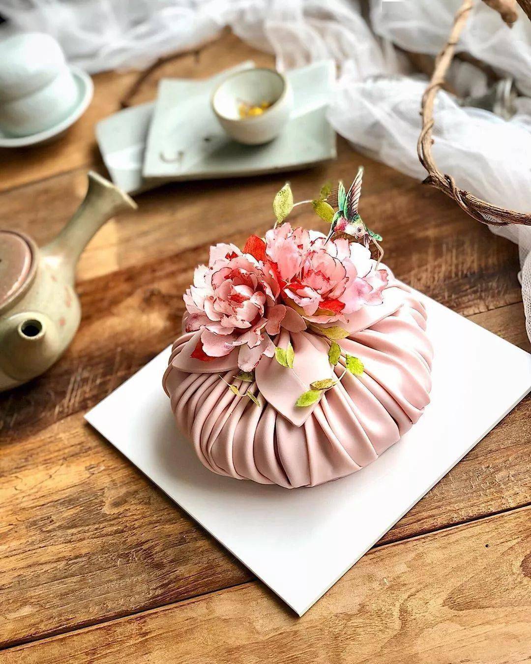 韩国小姐姐晒神秘蛋糕,引百万粉丝每天催更:太美了,每一张都让我流