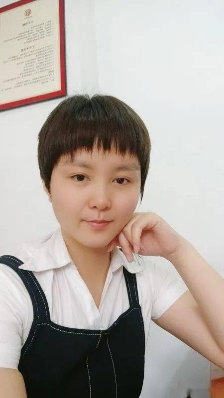 梁玉琼,女,河南洛阳伊川县人,伊川作协会员,洛阳诗词学会理事.