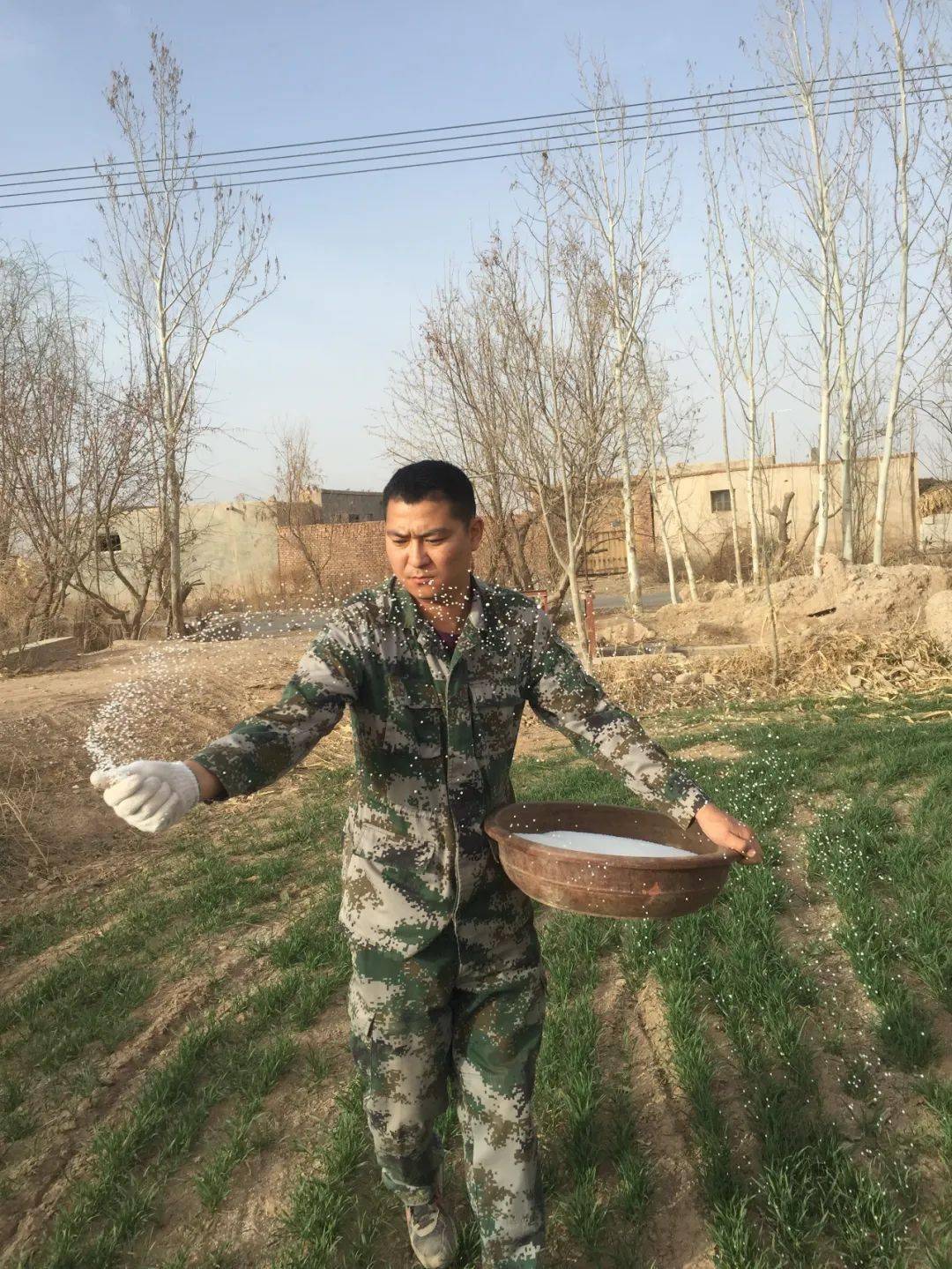 柯平系着吾买尔江61艾力姜建华一家人的爱