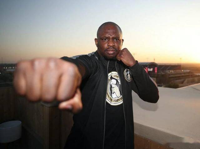 热闹了由于迟迟未能挑战世界冠军著名拳手怀特正式起诉wbc