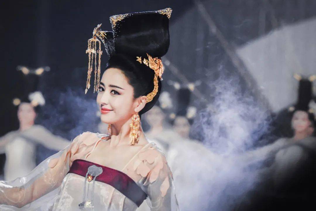 佟丽娅携手重庆市歌舞团演绎芒种丫丫真的太美了