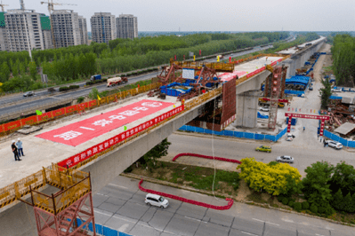 打通了工程通往京津新城站的架梁通道,为后续无砟轨道施工和