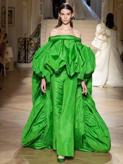 美艳max要多浪有多浪黎巴嫩高定仙牌ashistudio的大波浪仙裙美到窒息