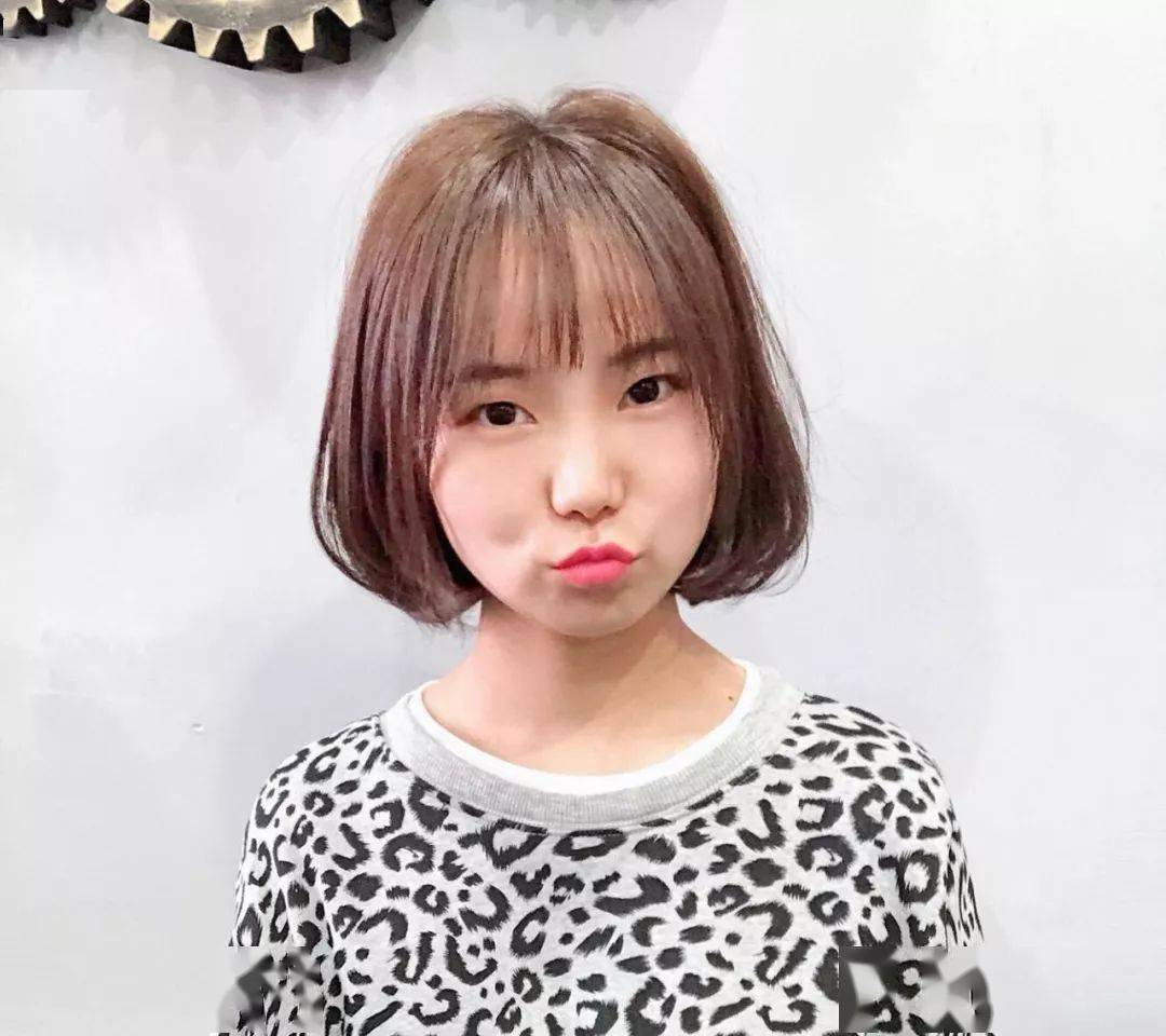 今年流行圆弧短发绝对的瘦脸利器