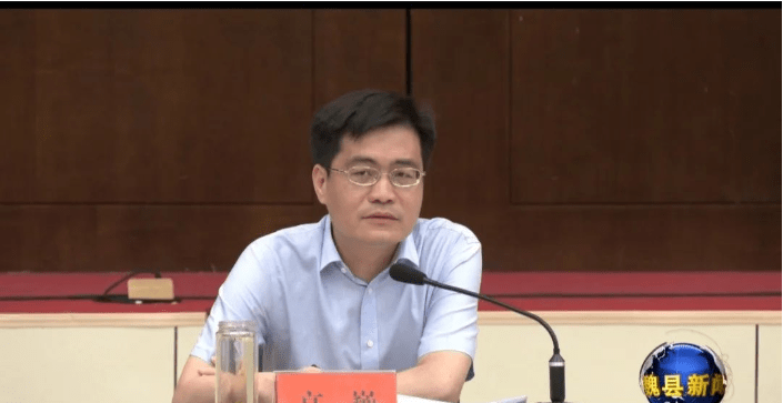 县委副书记,政府代县长高巍出席会议并讲话,县领导郭杰,胡延峰参加