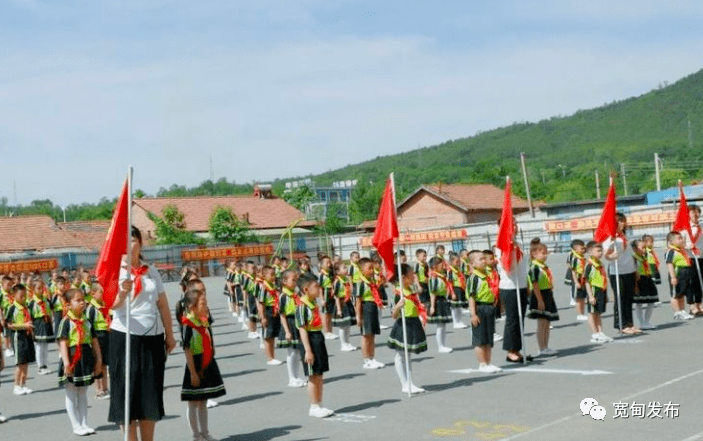 【纪实】"抗疫英雄见证我成长"——宽甸镇西门外小学一年级学生入队