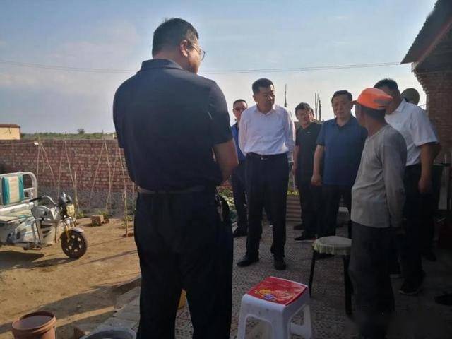 县领导李东涛,石利君参加调研.